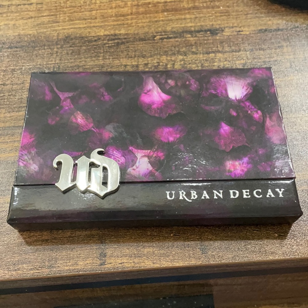 Urban Decay Shadow Box
